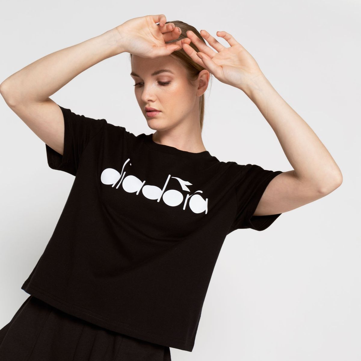 DIADORA - Polera Deportiva Manga Corta Regular Fit Mujer Diadora