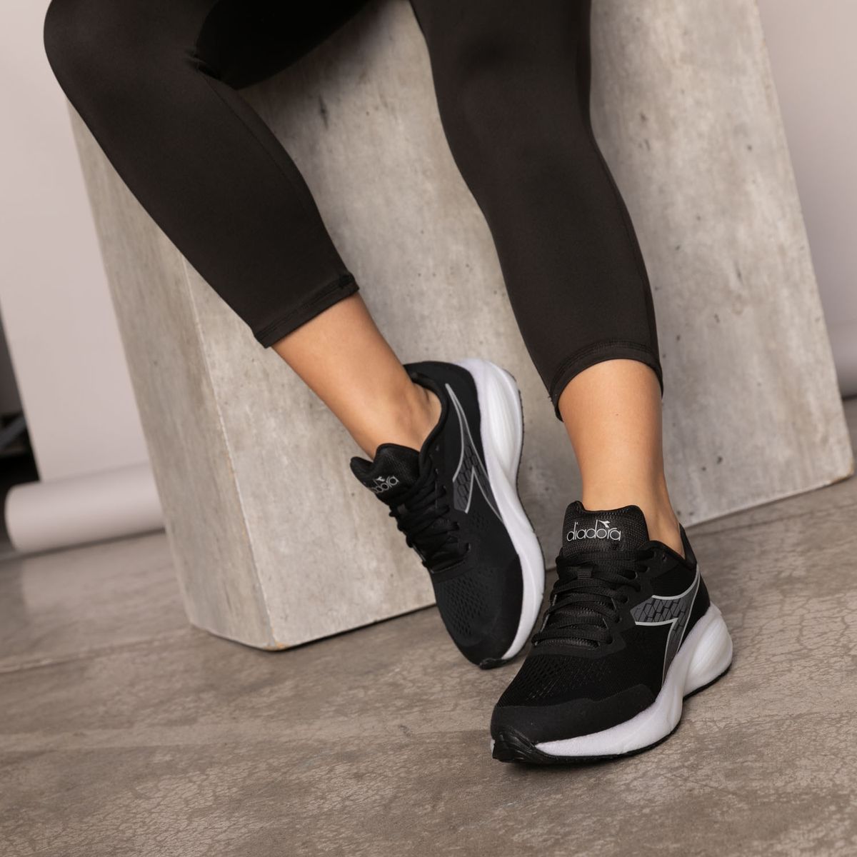 DIADORA - Freccia 2 Zapatilla Running Mujer Negro Diadora