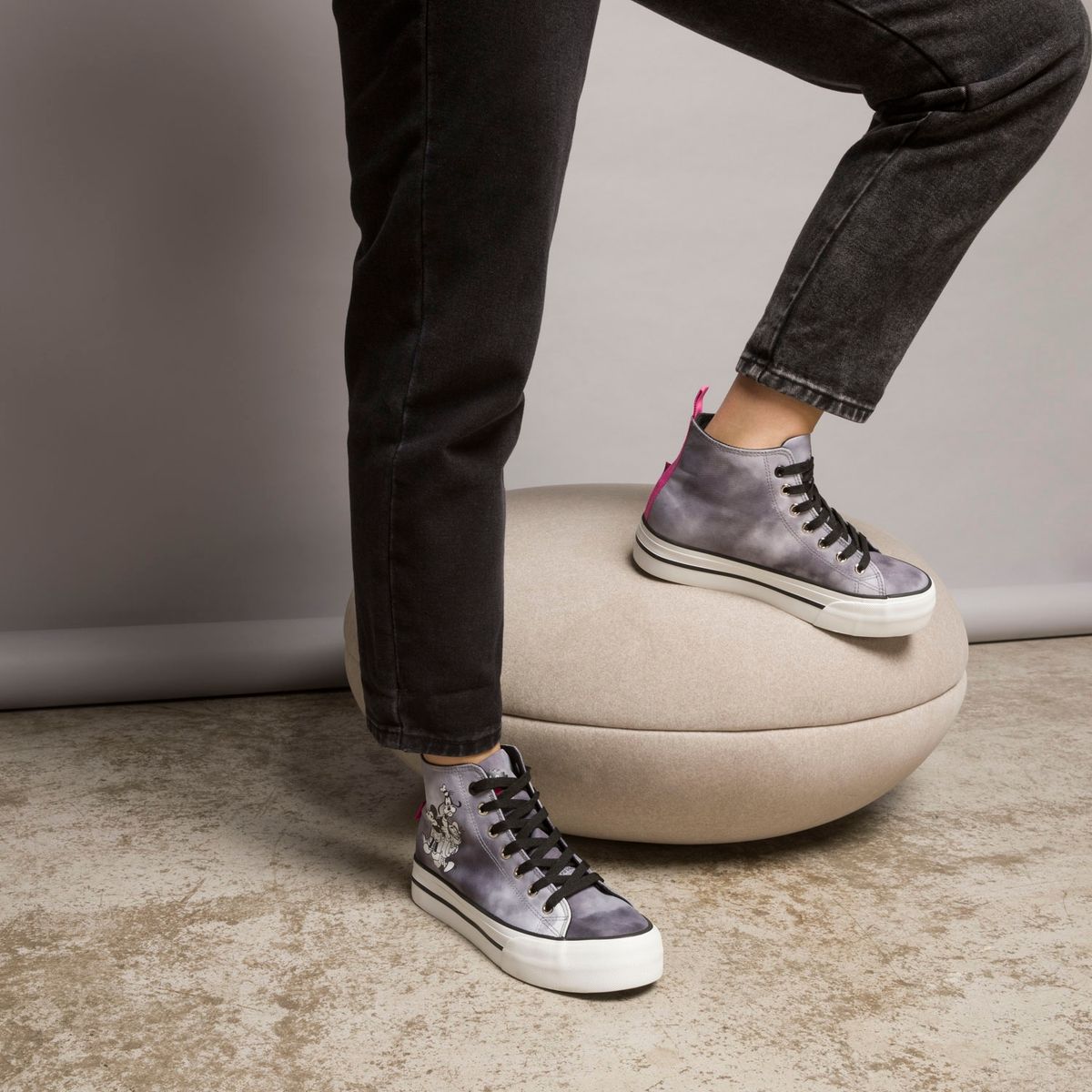 DISNEY - Zapatilla Urbana Mujer Negro Disney