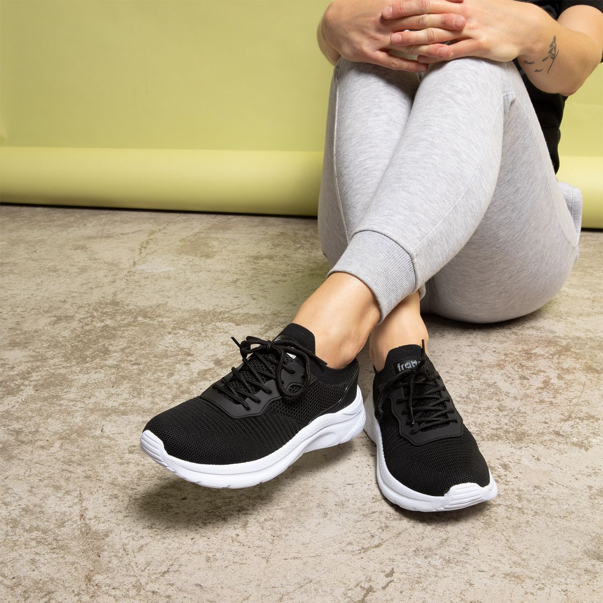 FRATTA - Zapatilla Running Mujer Negro Fratta