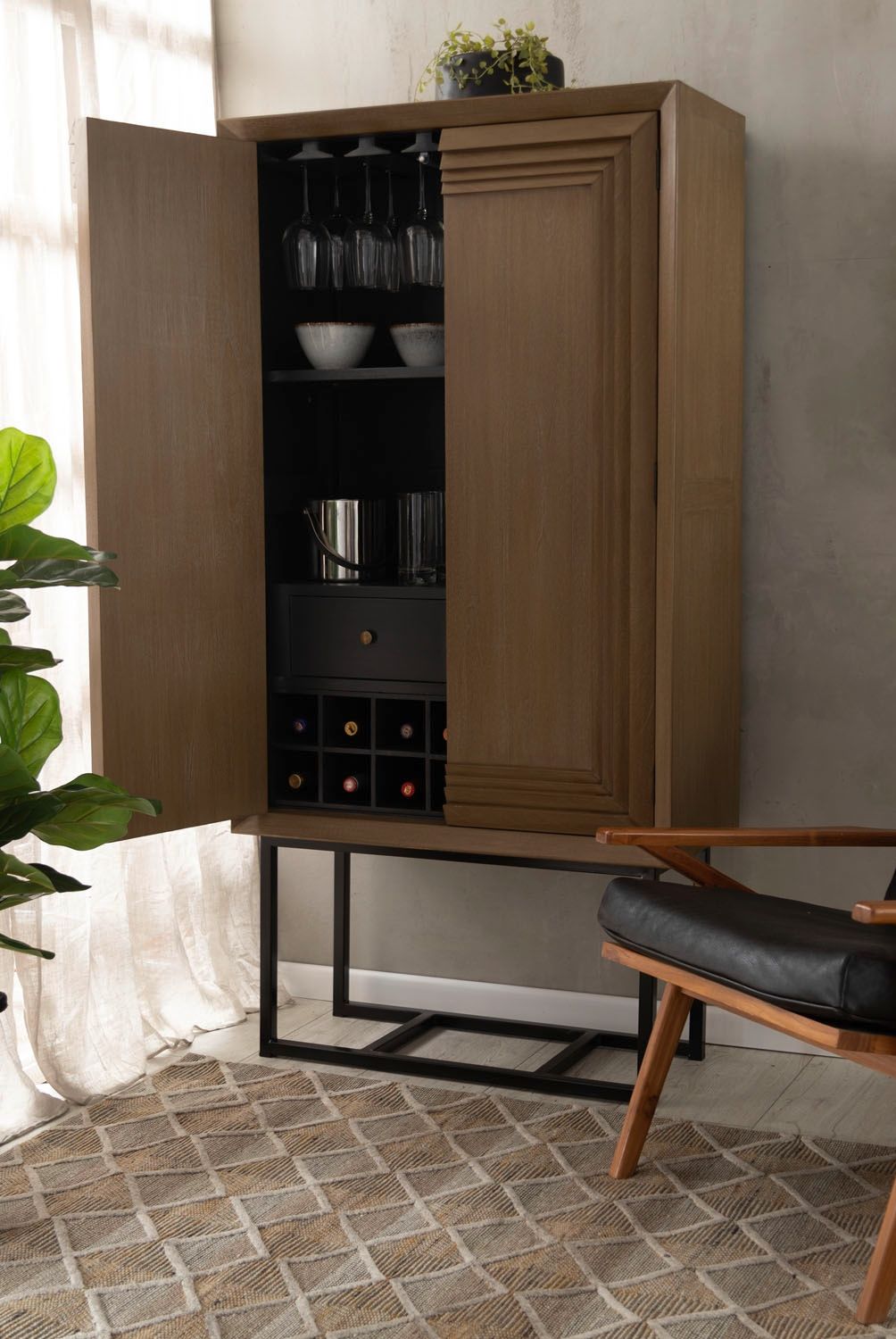 BASEMENT HOME - Gabinete Balzac Basement Home Estilo Moderno Marrón