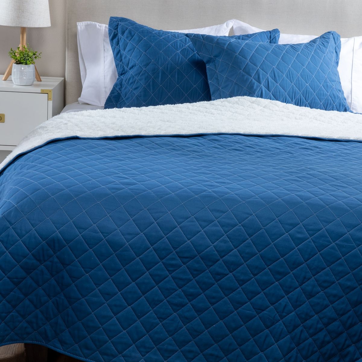 MICA - Cubrecama Chiporro Quilt + Funda Almohada Azul Sherpa Mica