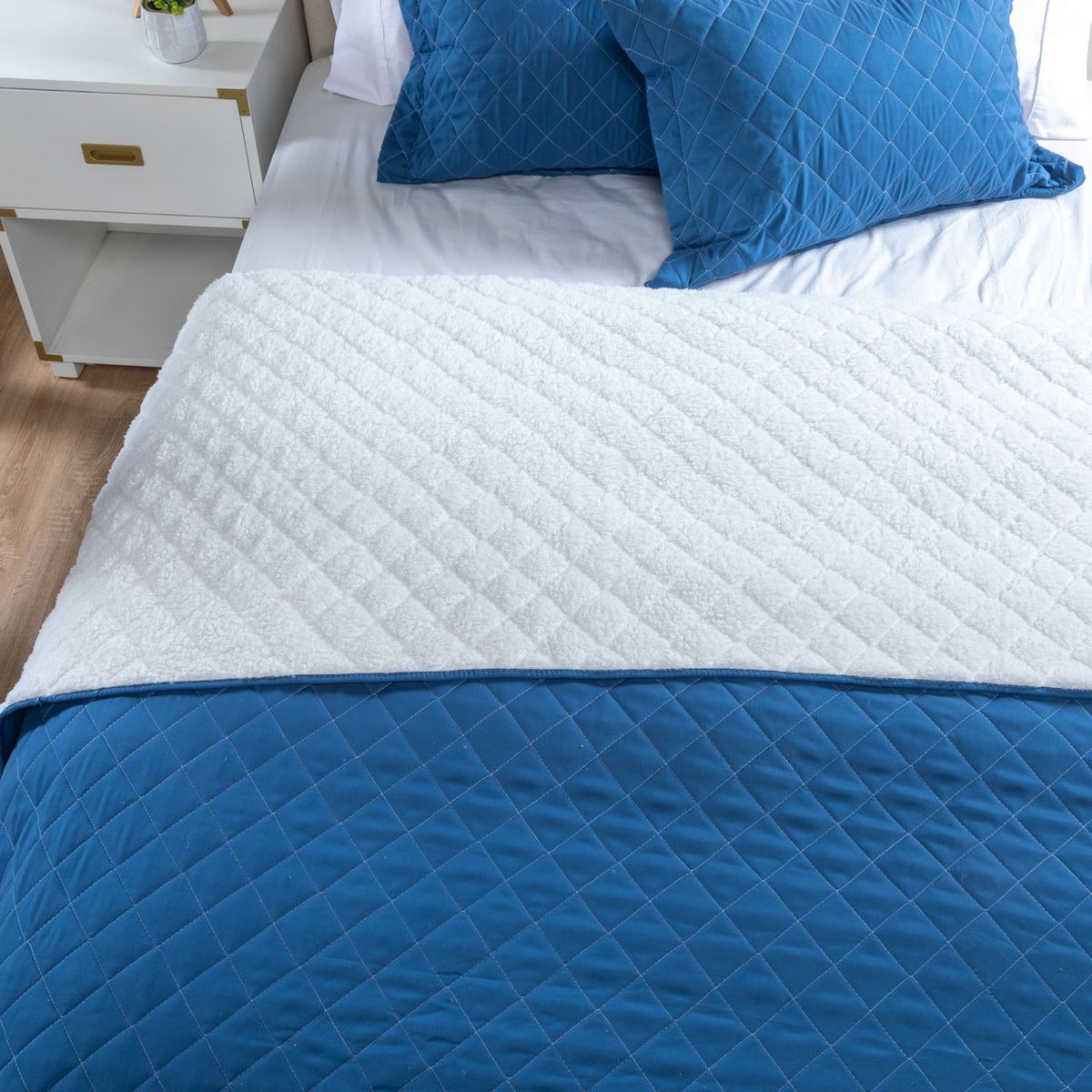 MICA - Cubrecama Chiporro Quilt + Funda Almohada Azul Sherpa Mica