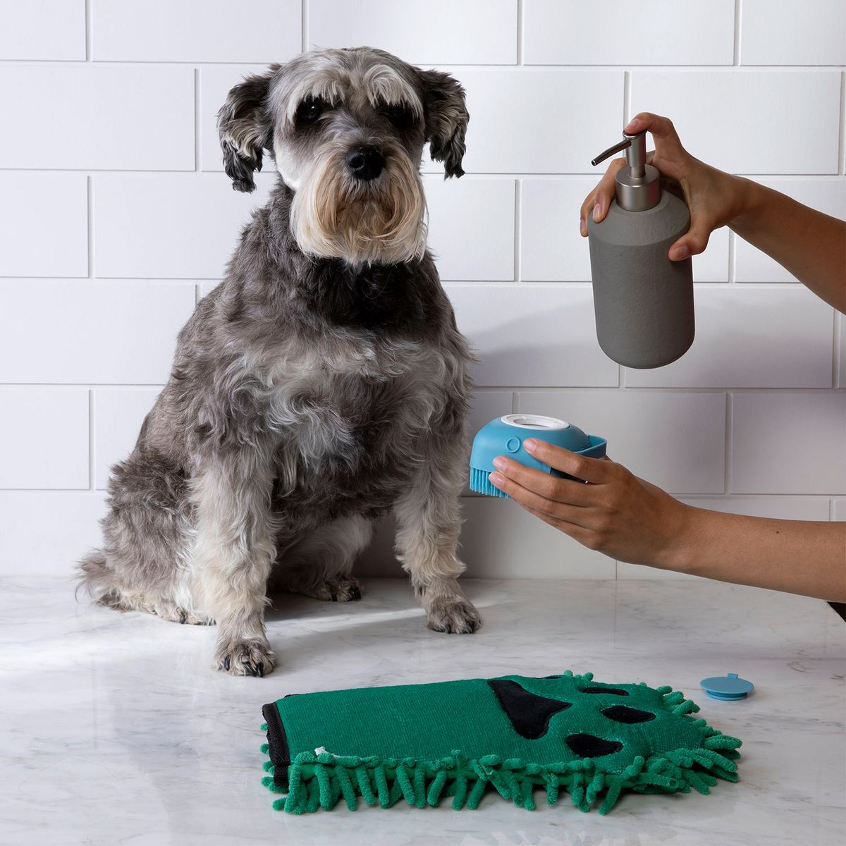 KULCAN - Cepillo Para Perros De Silicona Con Dispensador De Shampoo Kulcan
