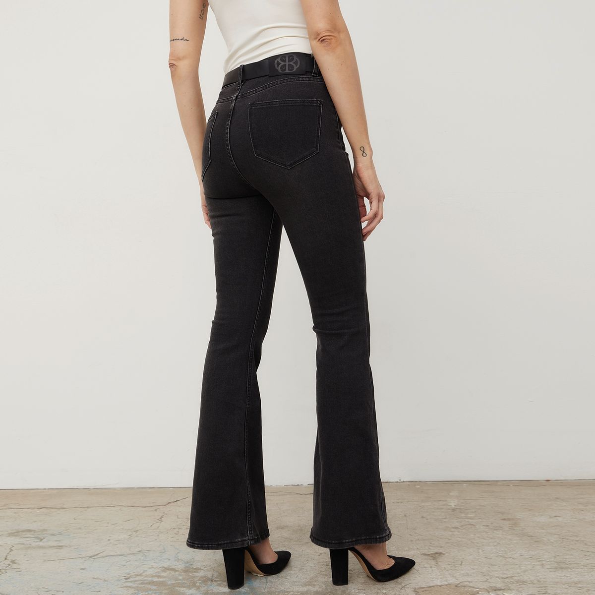 APOLOGY - Jeans Flare Tiro Medio Mujer Cecilia Bolocco Para Apology