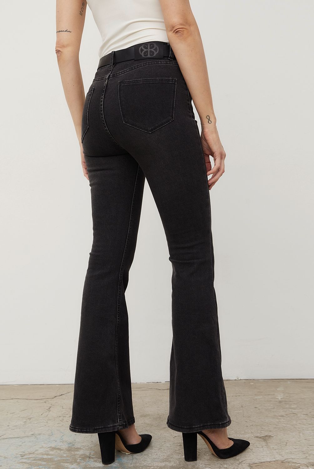 APOLOGY - Jeans Flare Tiro Medio Mujer Cecilia Bolocco Para Apology