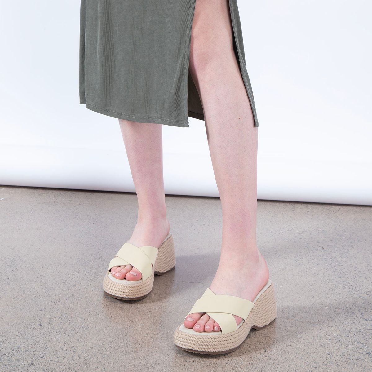 BASEMENT - Sandalia Mujer Beige Basement