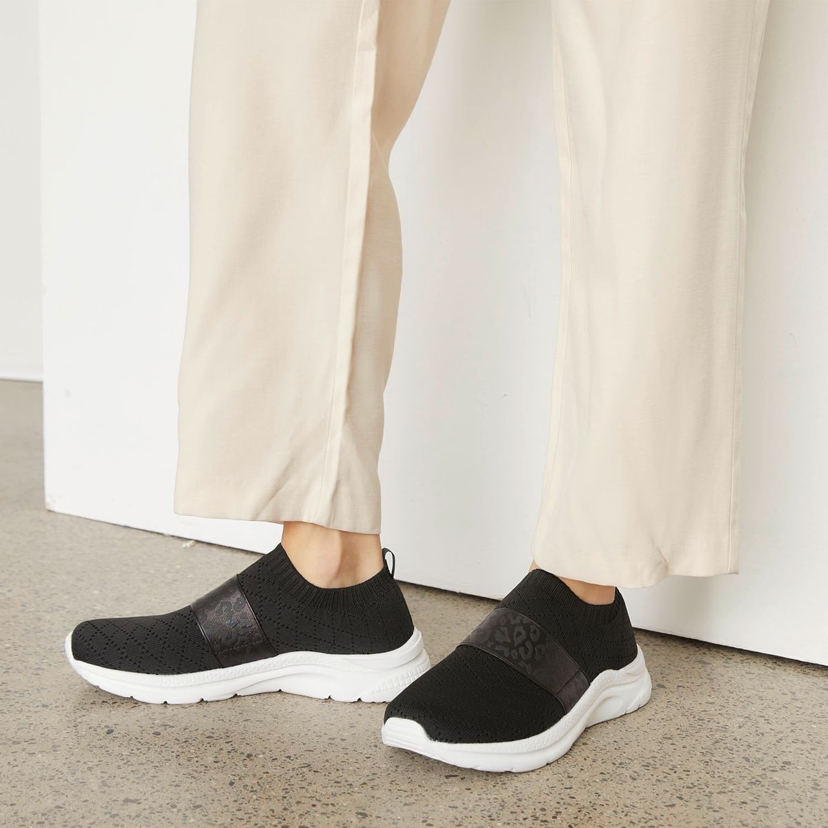 S COCCI - Sostrapita Zapatilla Urbana Mujer Negro S Cocci