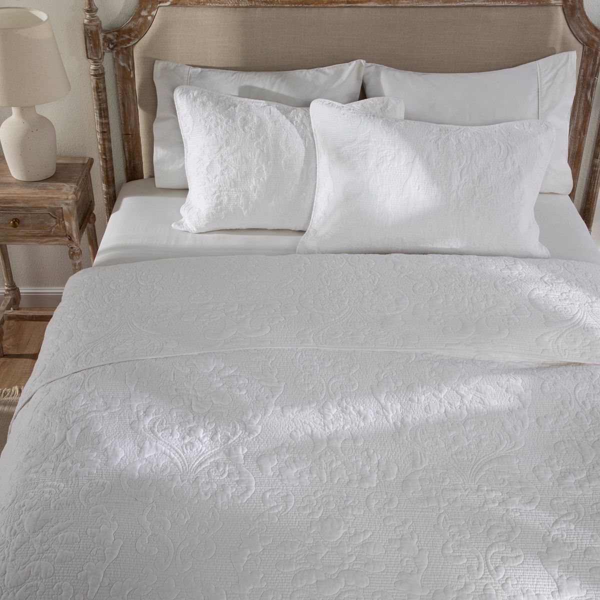 ROBERTA ALLEN - Cubrecama Javiera Beige King Roberta Allen