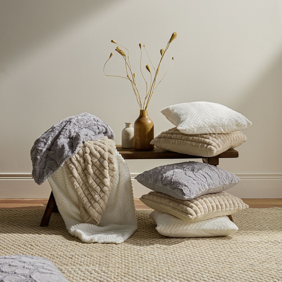 BASEMENT HOME - Cojines Fur  Basement Home