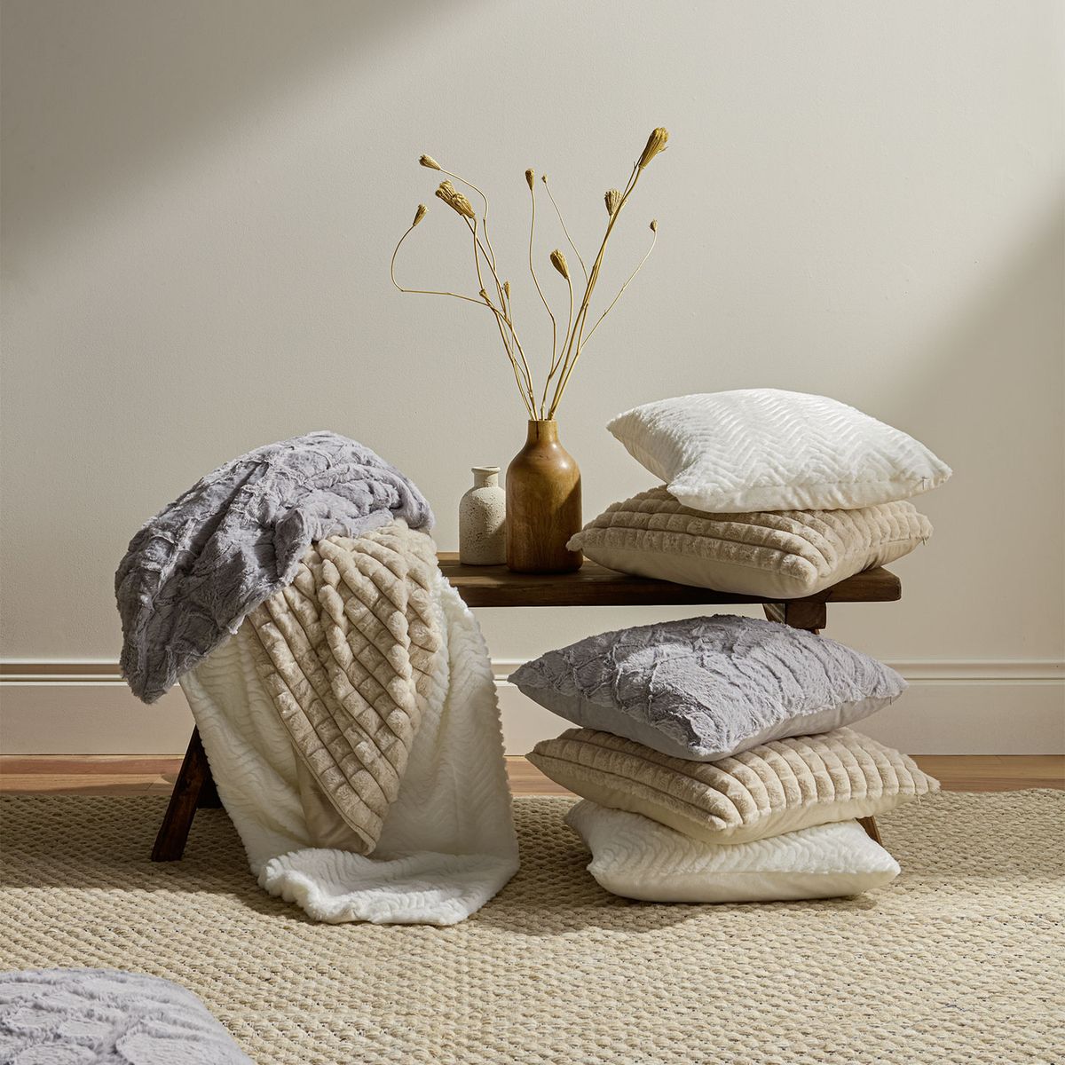 BASEMENT HOME - Cojines Fur  Basement Home