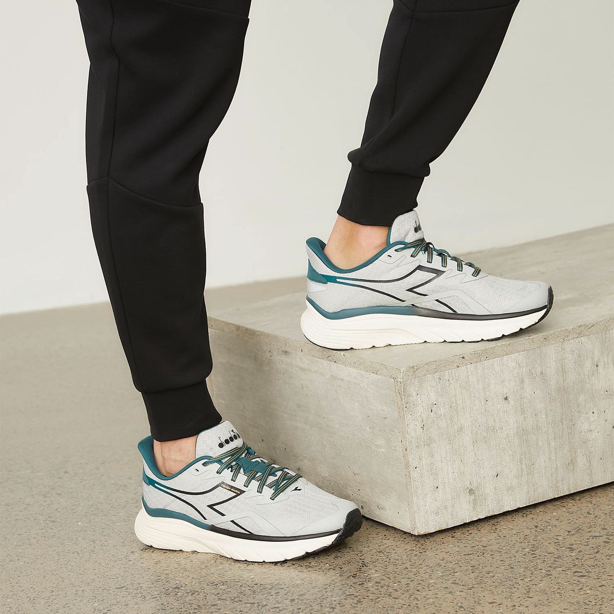 DIADORA - Equipe Zapatilla Running Hombre Gris Diadora