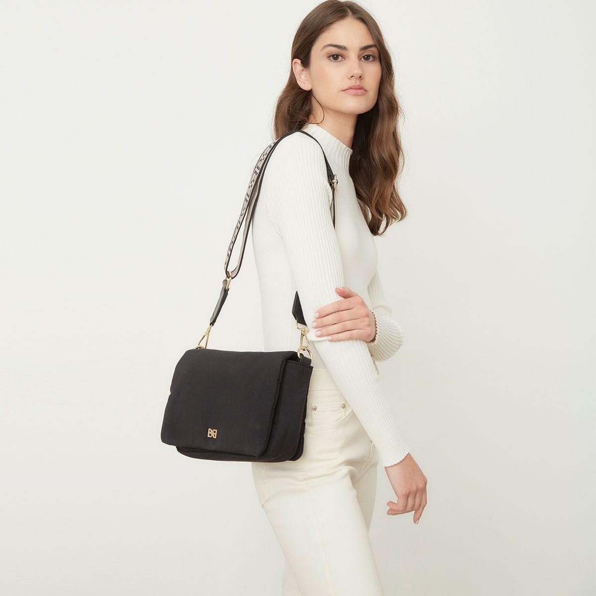 BASEMENT - Bandolera Mujer Negra Basement