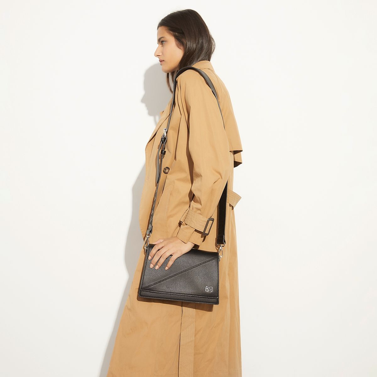 BASEMENT - Bandolera Mujer Negra Basement