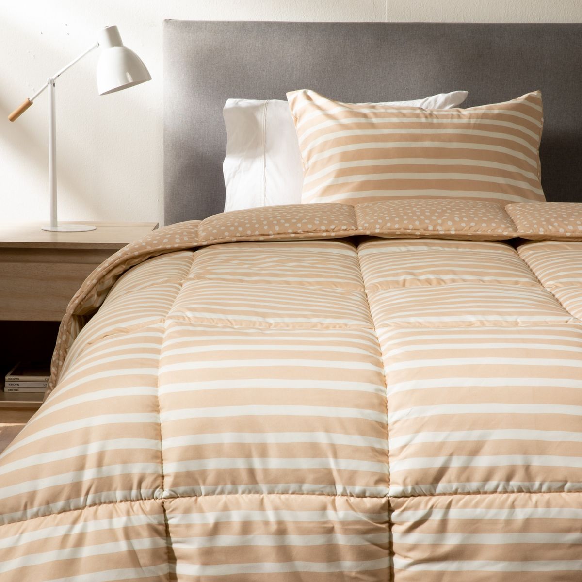 MICA - Plumón Estampado Reversible Hugo Mica