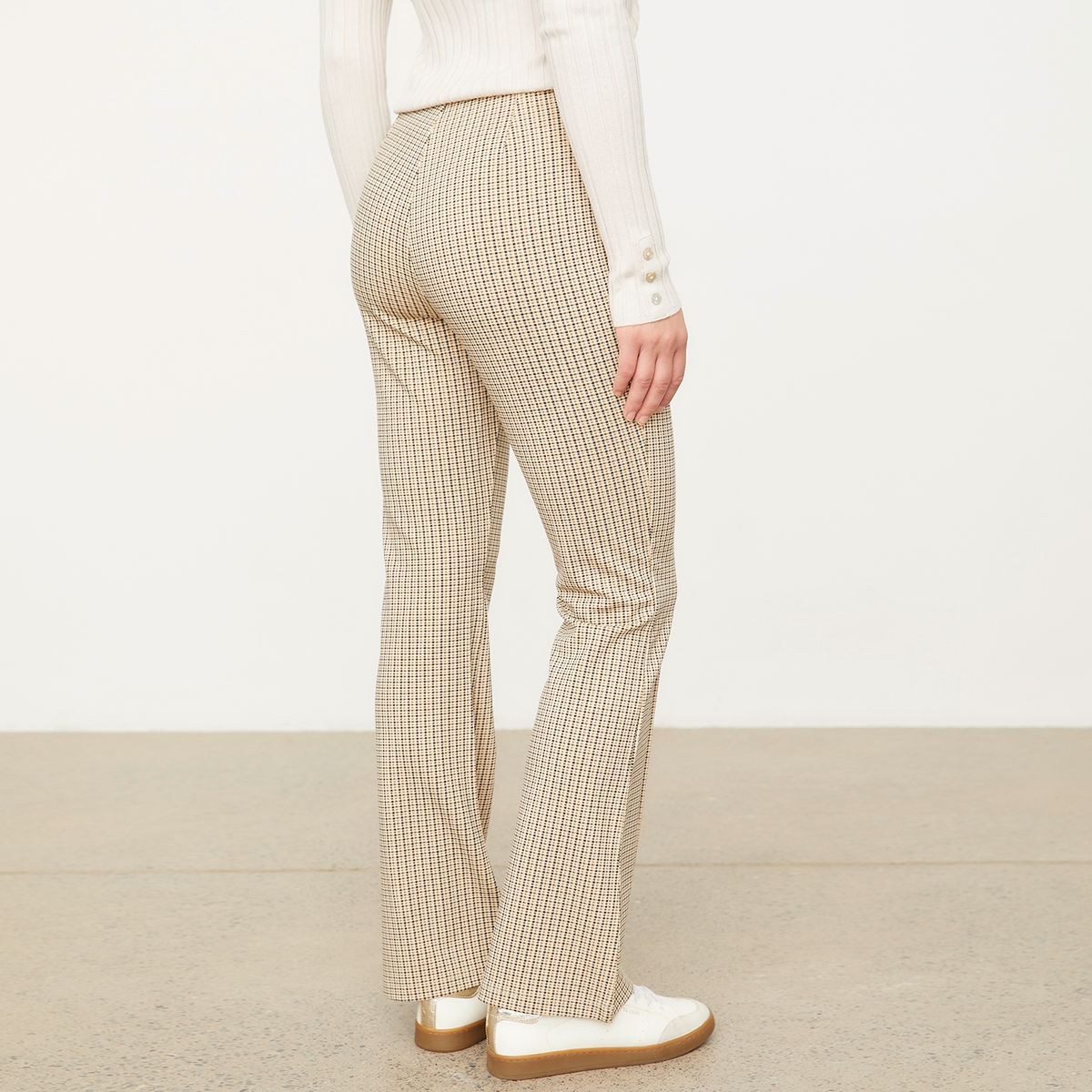 UNIVERSITY CLUB - Pantalón Flare Tiro Medio Mujer University Club