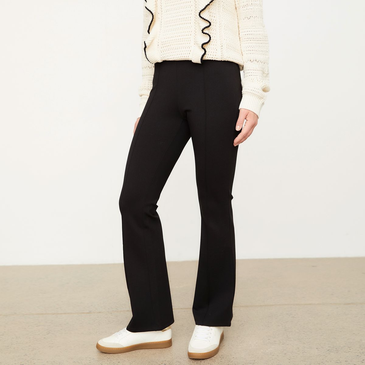 UNIVERSITY CLUB - Pantalón Flare Tiro Medio Mujer University Club