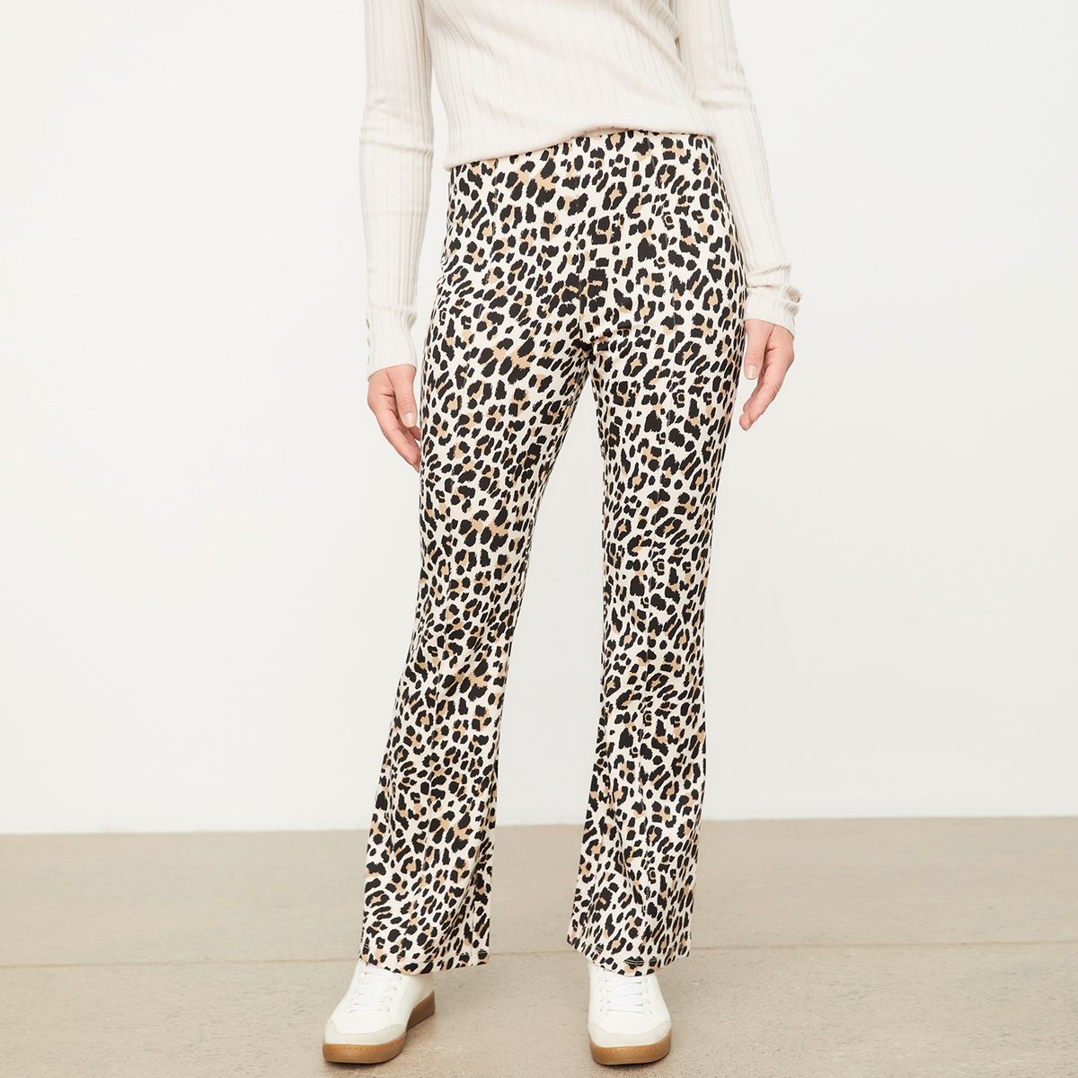 UNIVERSITY CLUB - Pantalón Flare Tiro Medio Mujer University Club