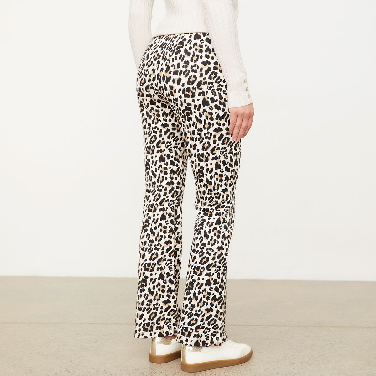 UNIVERSITY CLUB - Pantalón Flare Tiro Medio Mujer University Club