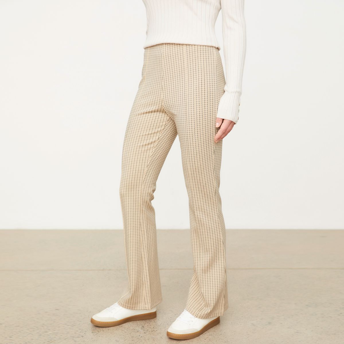 UNIVERSITY CLUB - Pantalón Flare Tiro Medio Mujer University Club