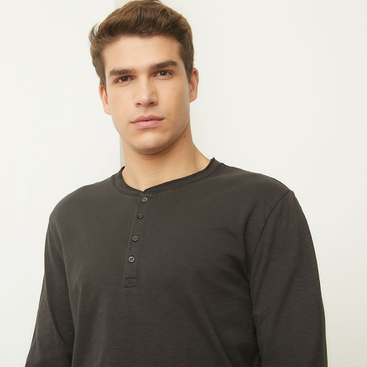 BASEMENT - Polera Lisa Manga Larga Cuello Redondo Algodón Hombre Basement