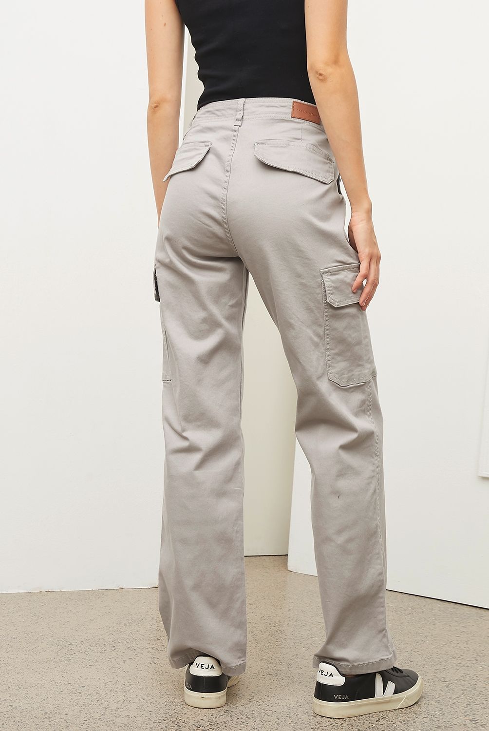 BASEMENT - Jeans Cargo Tiro Alto Basement Mujer Fit Recto