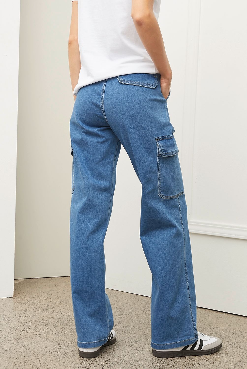 BASEMENT - Jeans Cargo Tiro Alto Basement Mujer Fit Recto