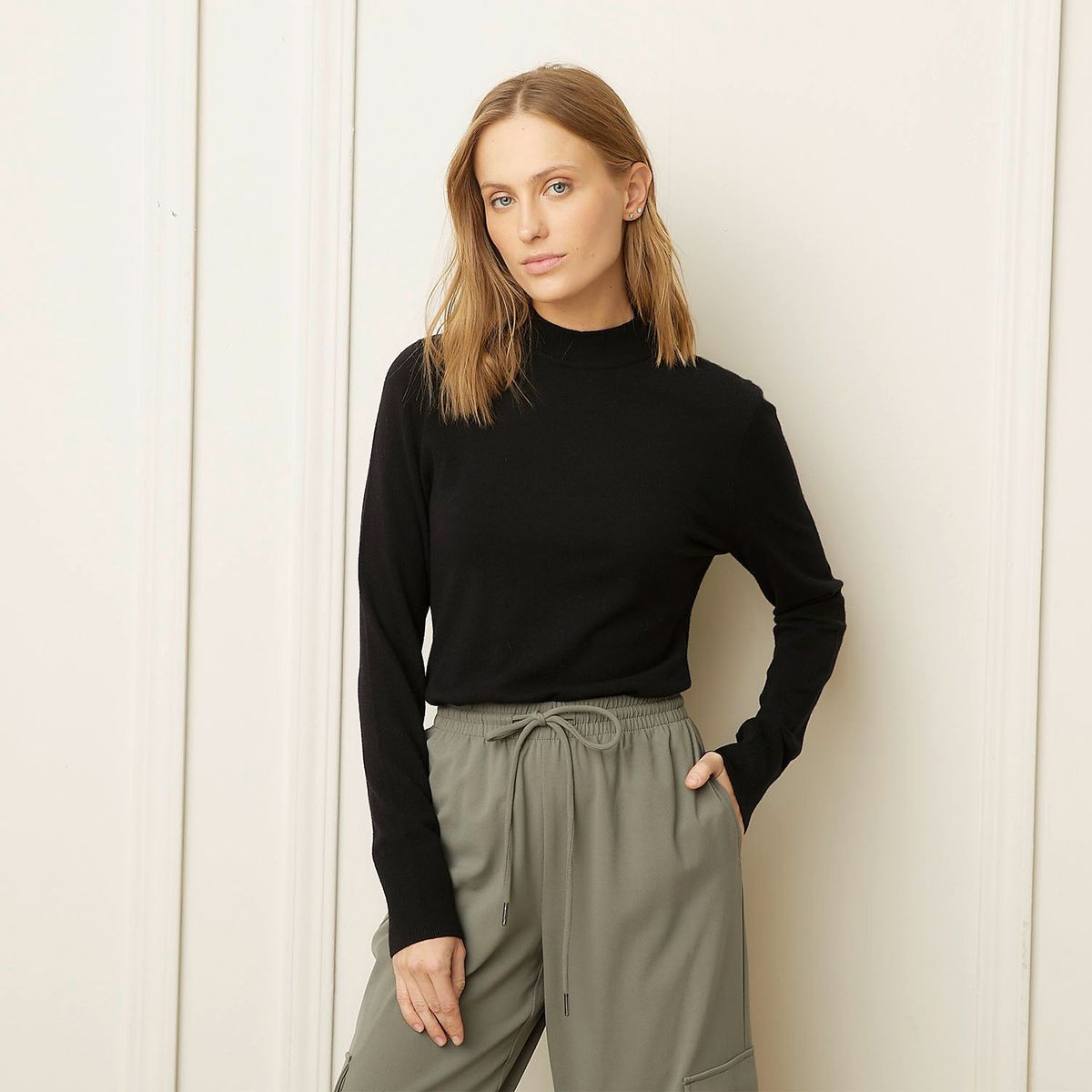 BASEMENT - Sweater Manga Larga Basement Mujer Cuello Alto Liso