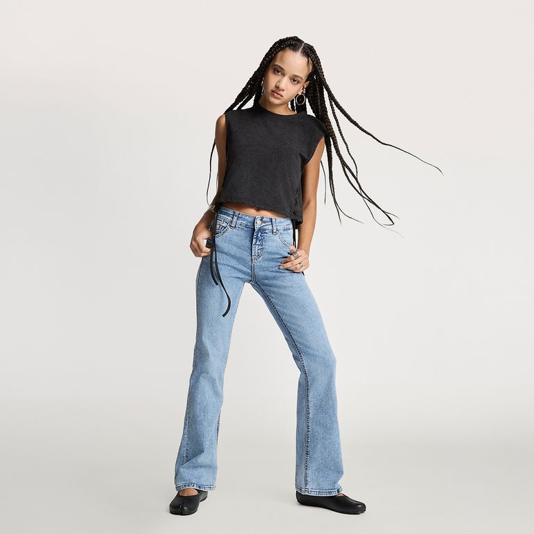 Jeans Flare Tiro Medio Mujer