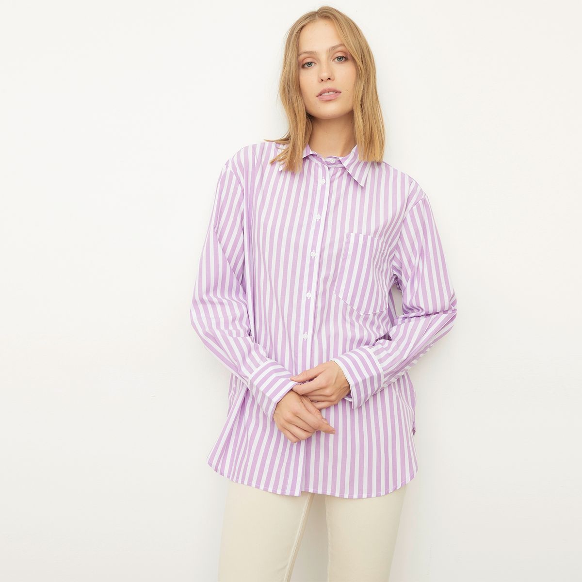 BASEMENT - Blusa Basement Oversize Manga Larga Cuello Clásico Tachas Mujer