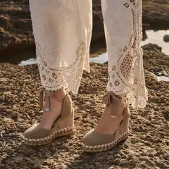 ALMA EN PENA - Sandalia Mujer Beige