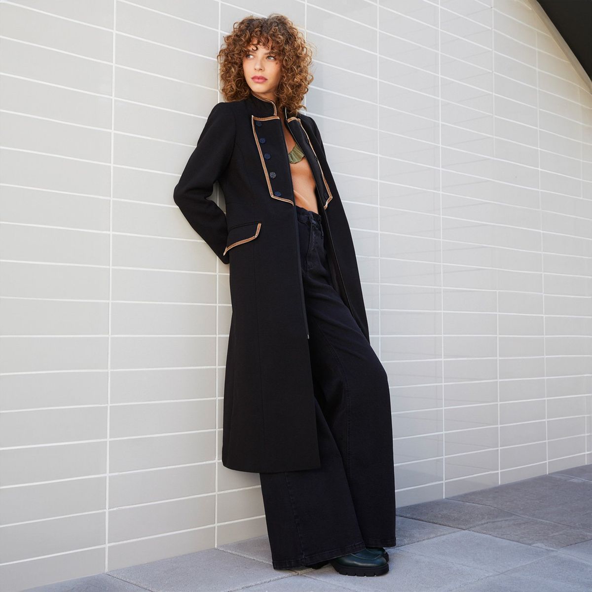 BASEMENT - Chaquetón Mujer Por Fran Larrain Basement