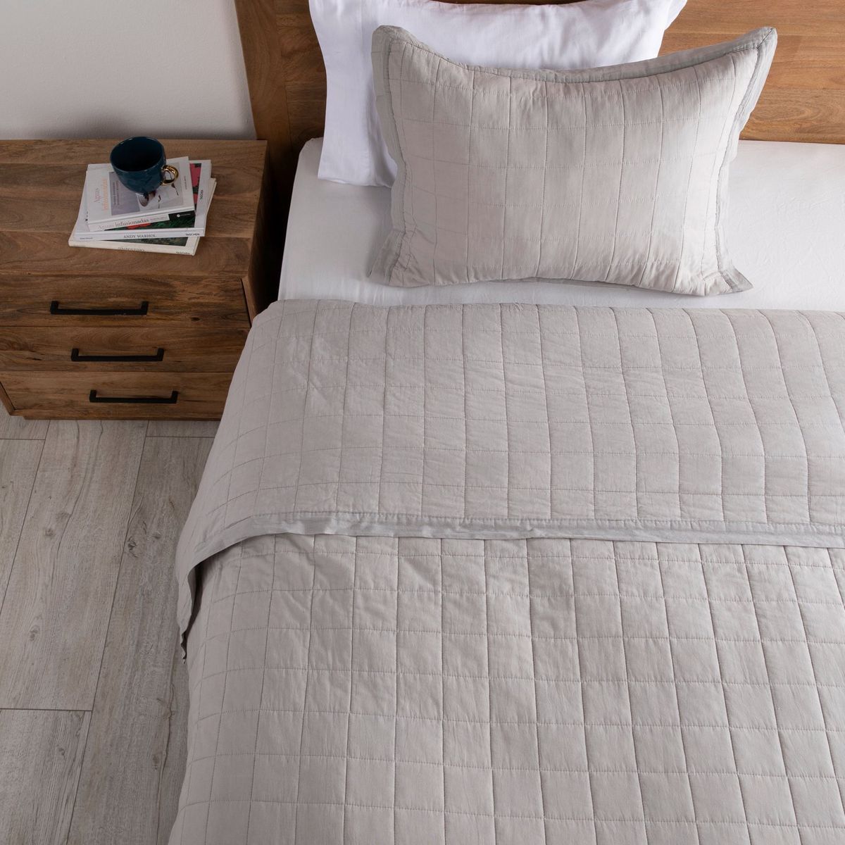 BASEMENT HOME - Cubrecama Estampado Basement Home Square Blanco