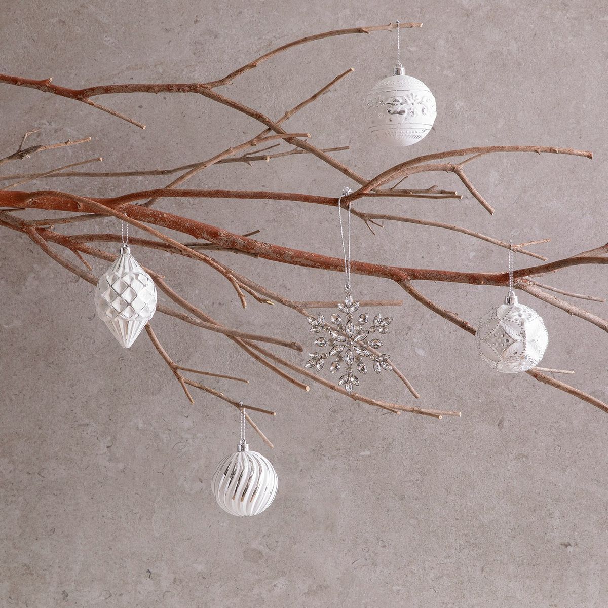 MICA - Set 4 Bolas Esferas Colgantes Para Árbol De Navidad Clear Blancas 8 Cm Mica