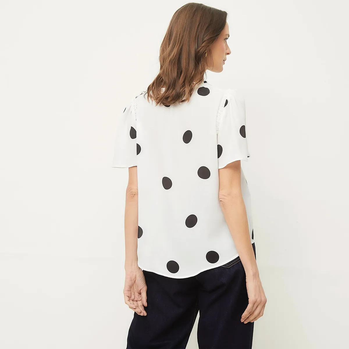 BASEMENT - Blusa Basement Manga Corta Cuello V con Diseño