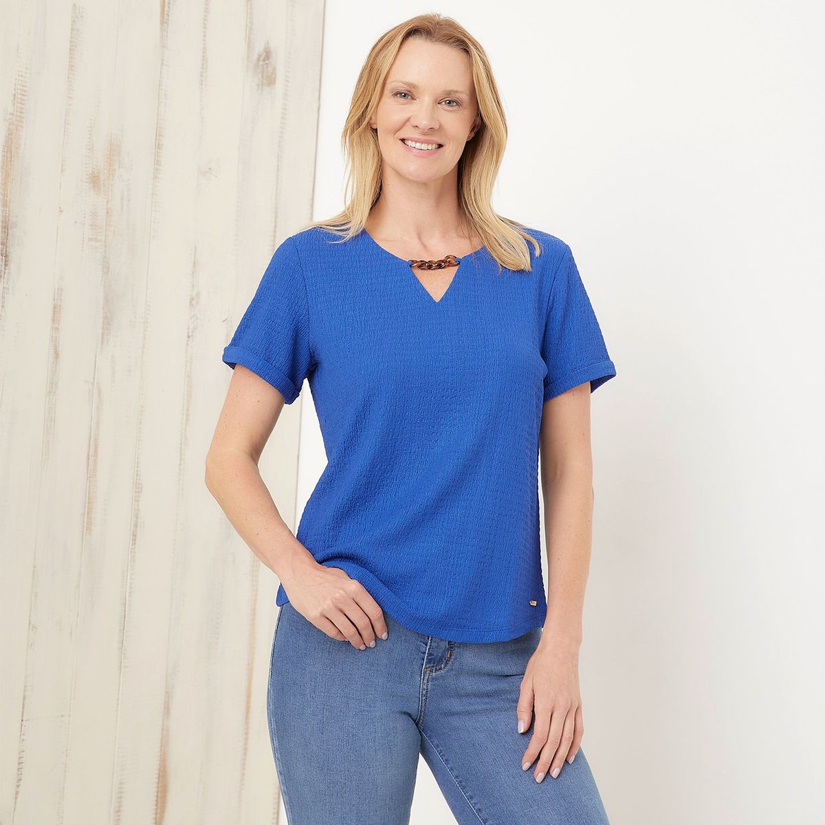 S COCCI - Polera Manga Corta Mujer con Escote Cadena