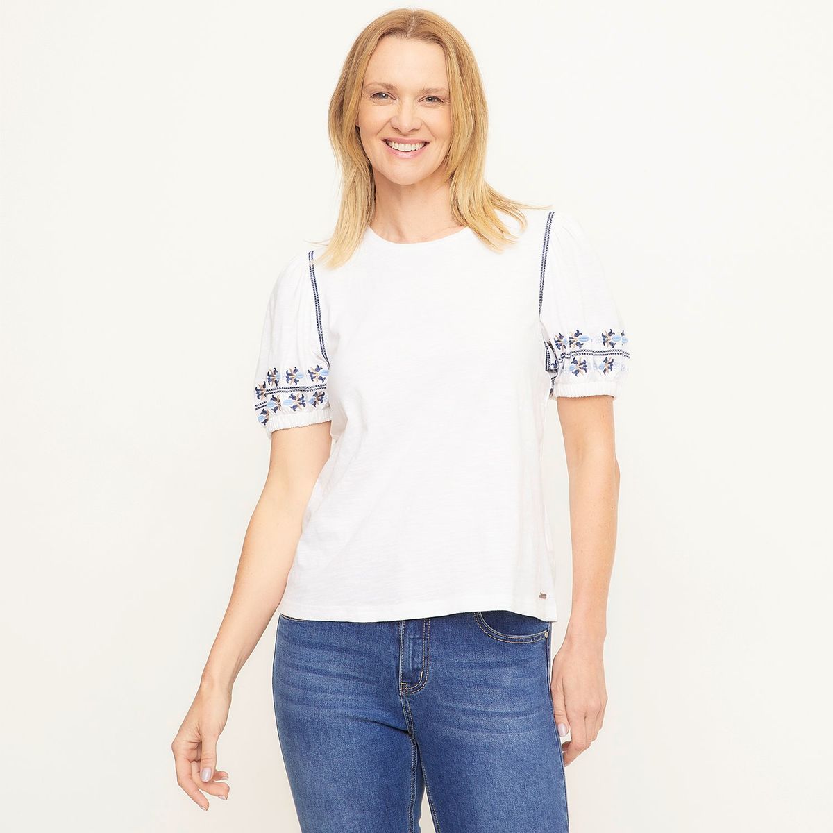 NEWPORT - Polera Newport Manga Corta Globo Bordados