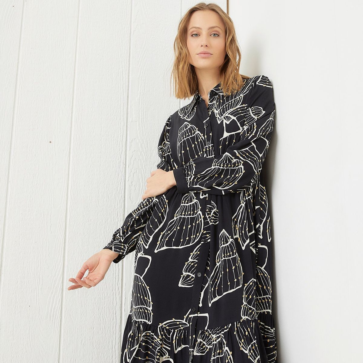 UNIVERSITY CLUB - Vestido Midi University Club Estampado Conchas Cuello Camisero