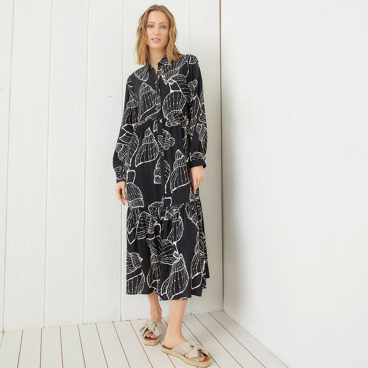 UNIVERSITY CLUB - Vestido Midi University Club Estampado Conchas Cuello Camisero