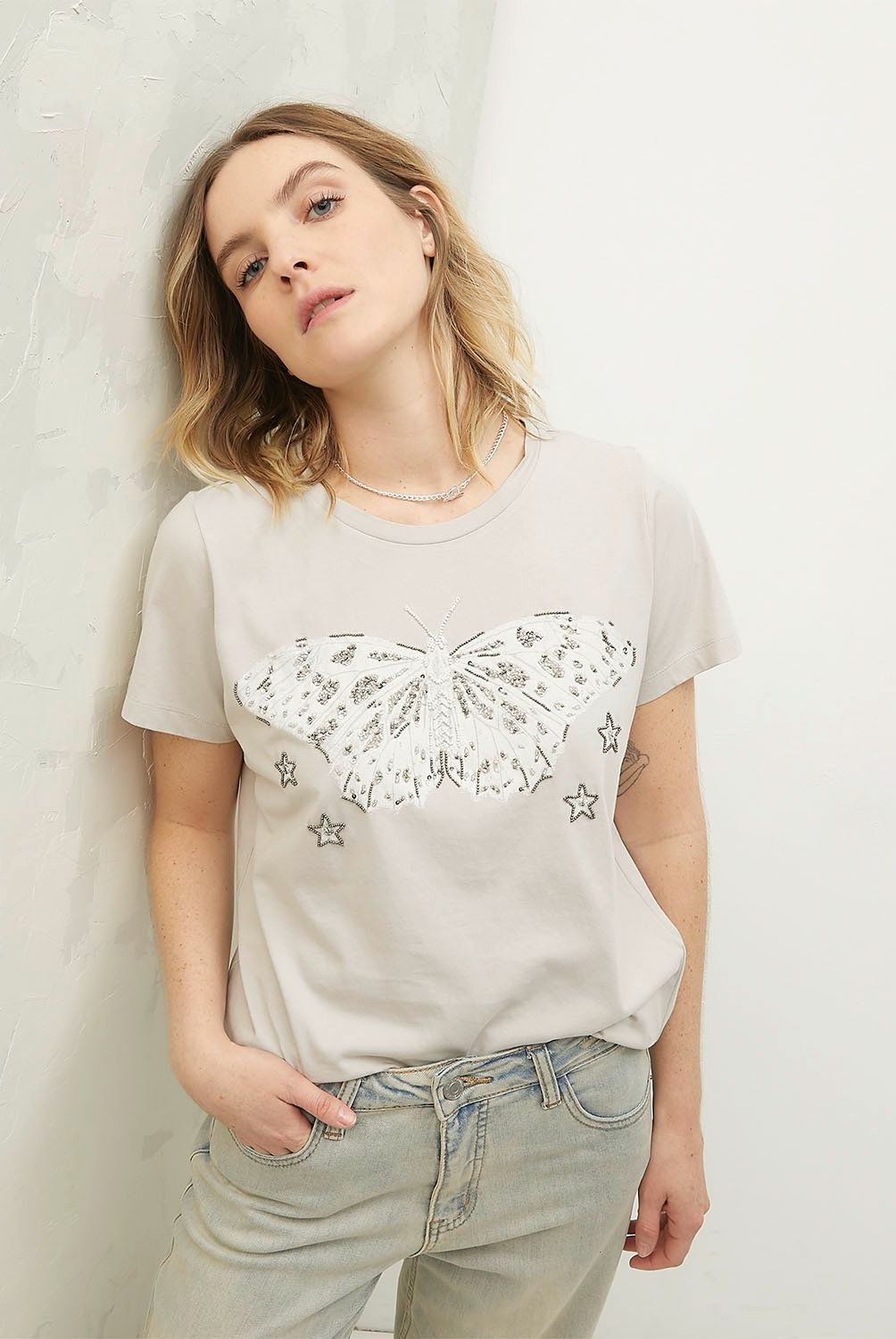 AMERICANINO - Polera Mujer Americanino con Diseño de Mariposa