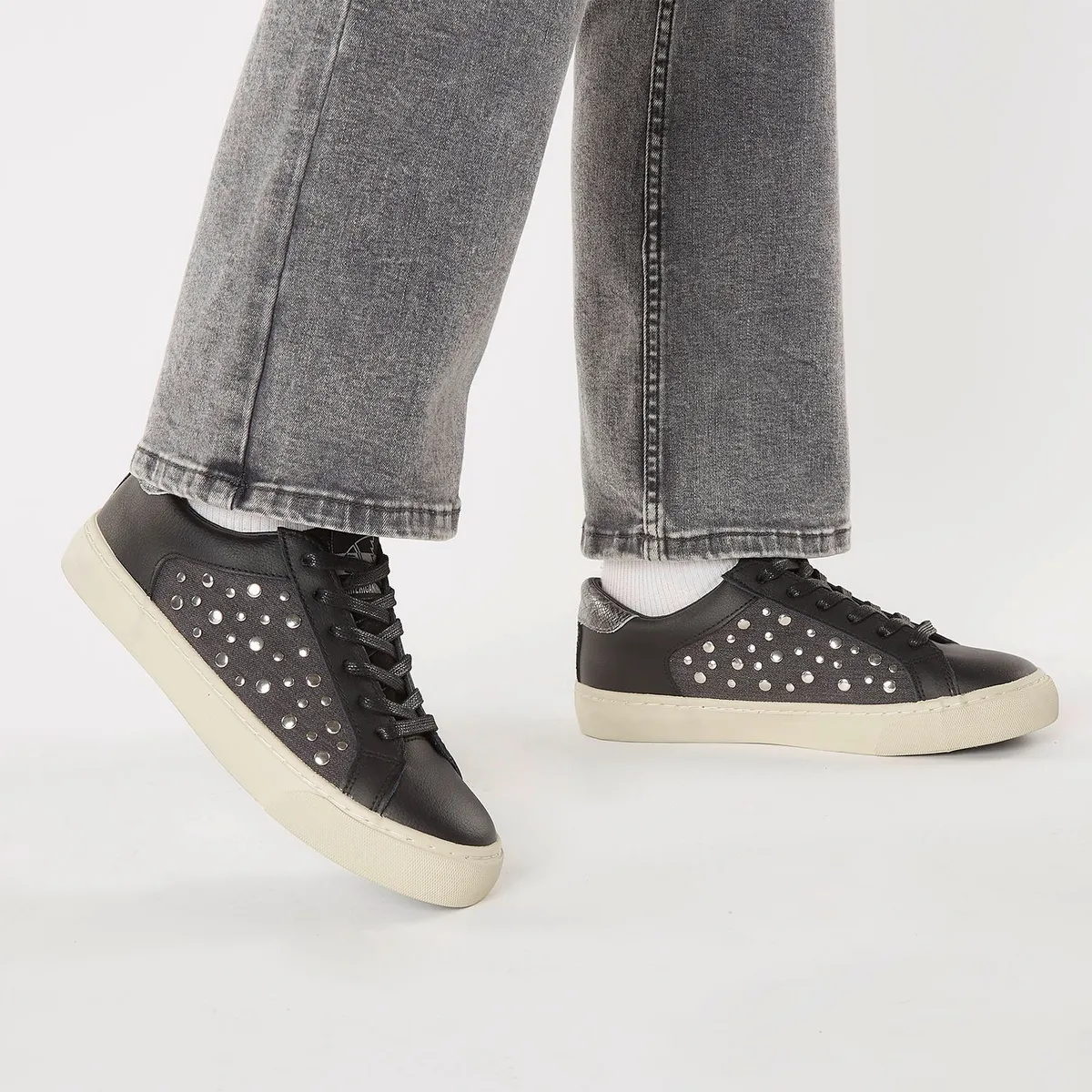 AMERICANINO - Zapatilla Urbanas Americanino Mujer Cuero Negro con Tachas