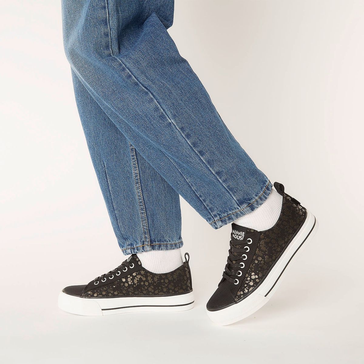 DISNEY - Zapatilla Urbana Mujer Negro Disney