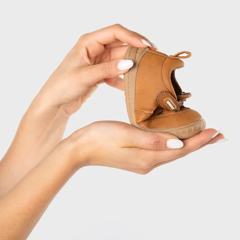 CONIGLIO Zapatilla Urbana Niña Café (18 a 26)