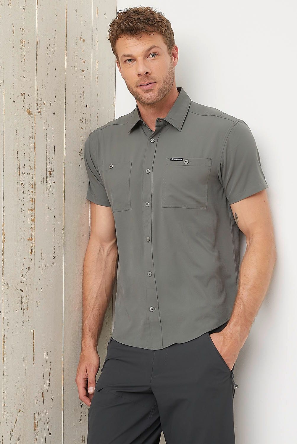 MOUNTAIN GEAR - Camisa Mountain Gear Loose Fit Manga Corta Deportiva Hombre