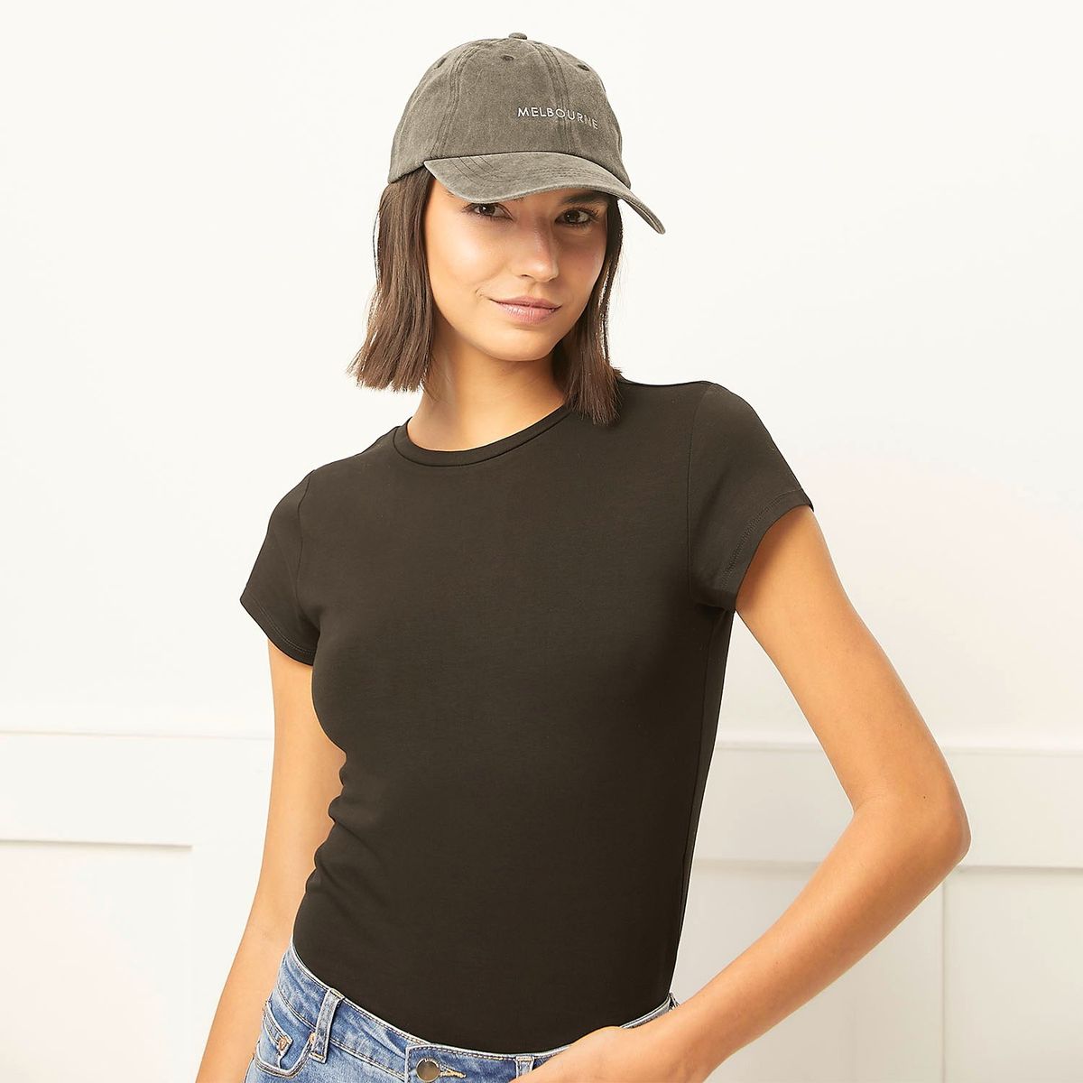 BASEMENT - Gorro Basement Mujer Estilo Casual y Moderno