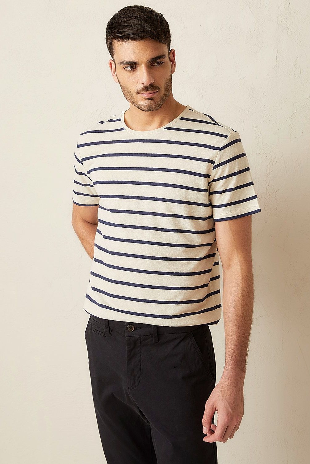 BASEMENT - Polera Basement Manga Corta Lino Rayas Hombre Regular Fit