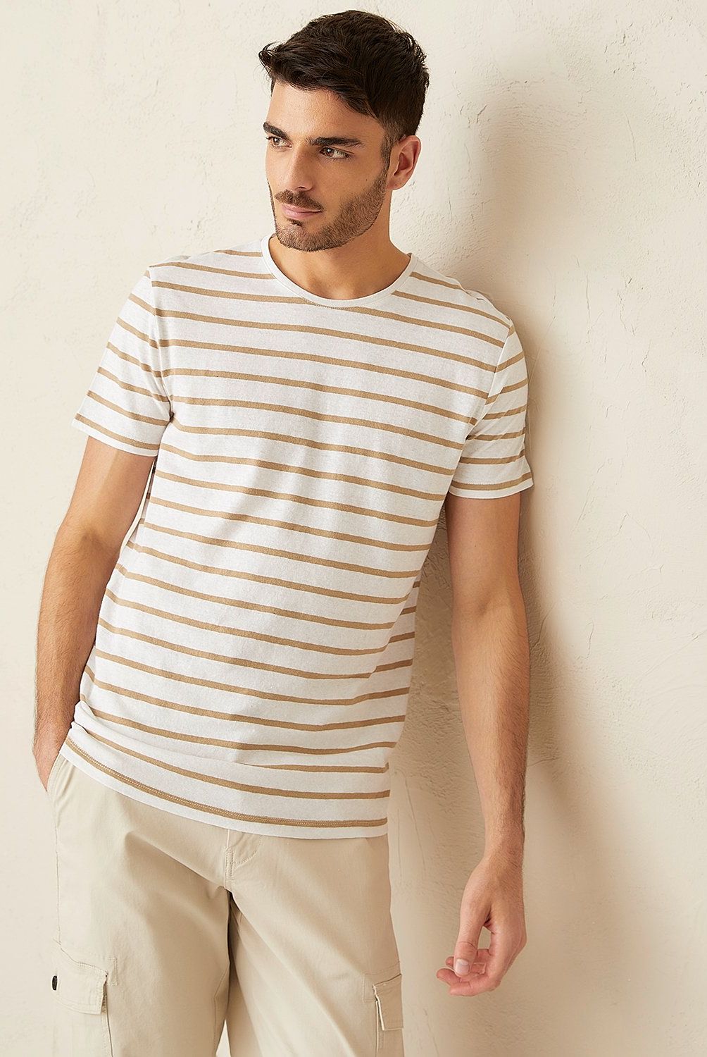 BASEMENT - Polera Basement Manga Corta Lino Rayas Hombre Regular Fit