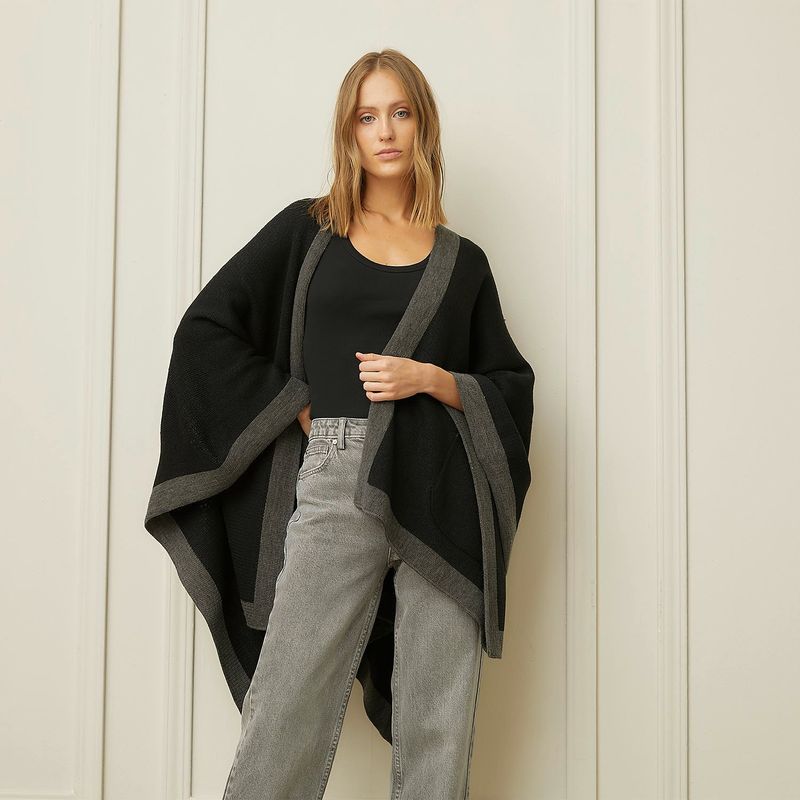 BASEMENT - Poncho Mujer Basement con Bolsillos