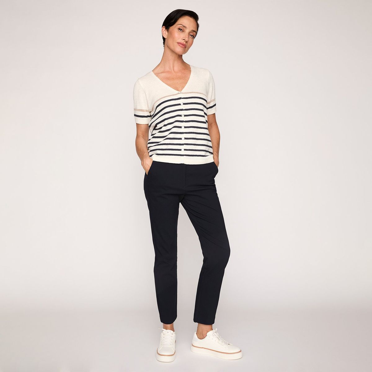 APOLOGY - Polera Manga Corta Mujer Apology Acrílico Cuello V