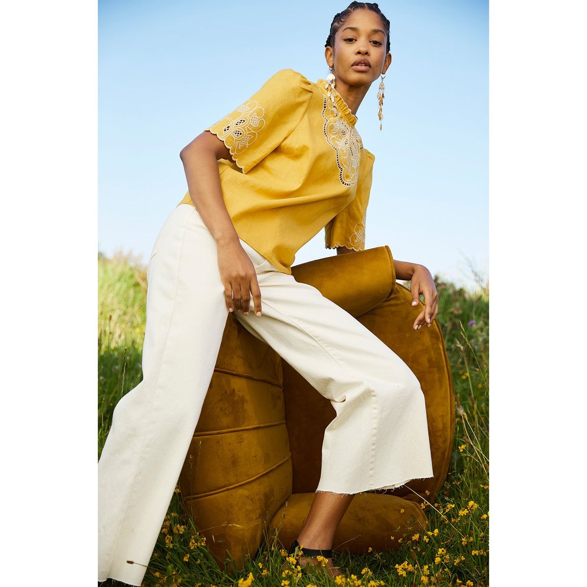 BASEMENT - Blusa Basement Lino Manga Corta con Bordado Mujer